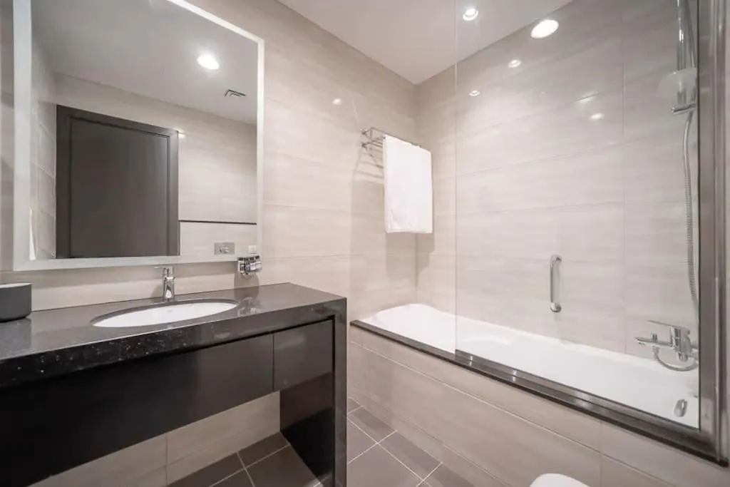 Frank Porter - Damac Celestia Dubai 0*,